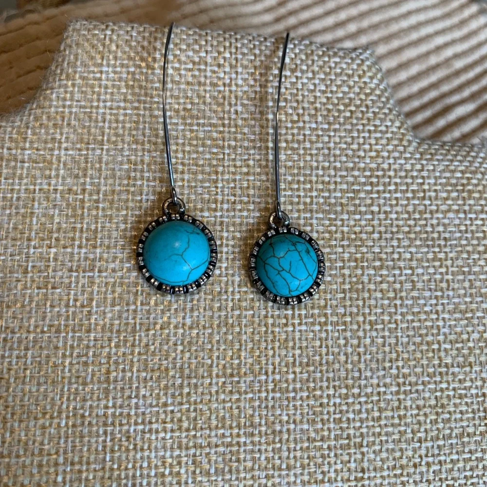 Pretty turquoise look Howlite earrings. Silver tone